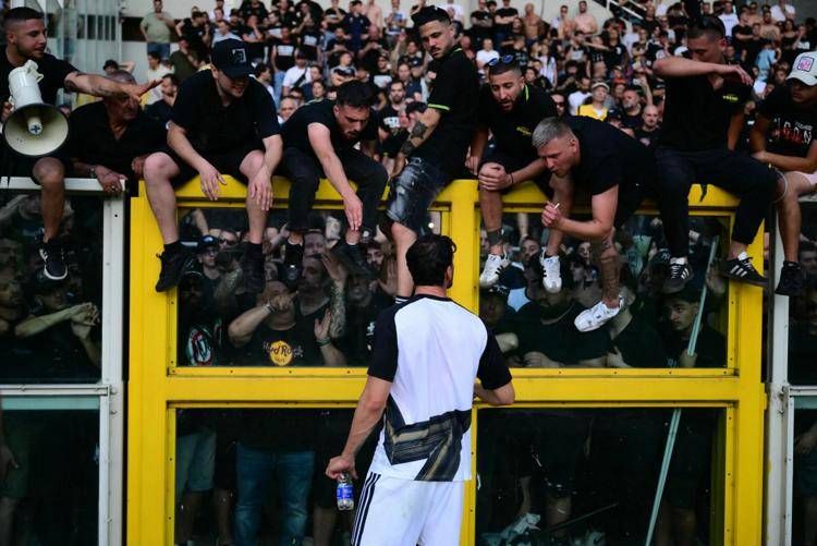 Il colloquio con i tifosi - Afp