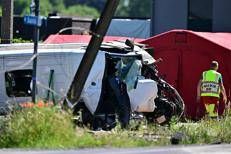 Lo scuolabus travolto dal treno in Belgio - Afp
