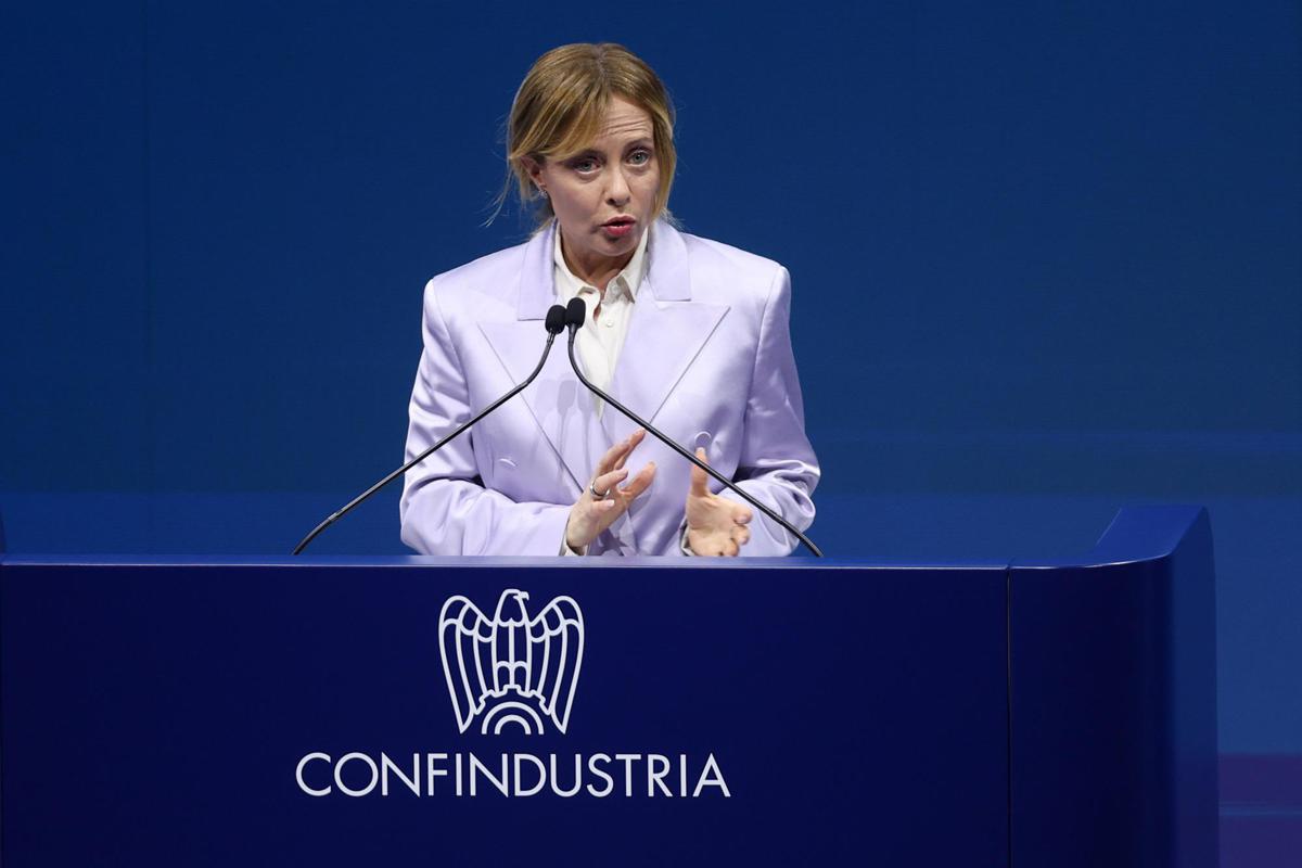 https://www.adnkronos.com/resources/02a5-20b77006f531-17a4a445a6ec-1000/format/huge/meloni_confindustria_fg_ipa.jpeg