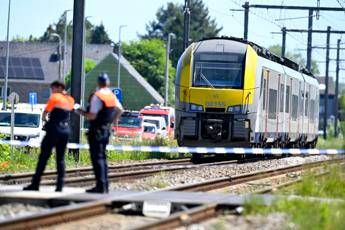 Il treno che ha travolto lo scuolabus  in Belgio - Afp