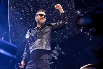 Cremonini, oltre 350mila biglietti venduti per le sei date del tour