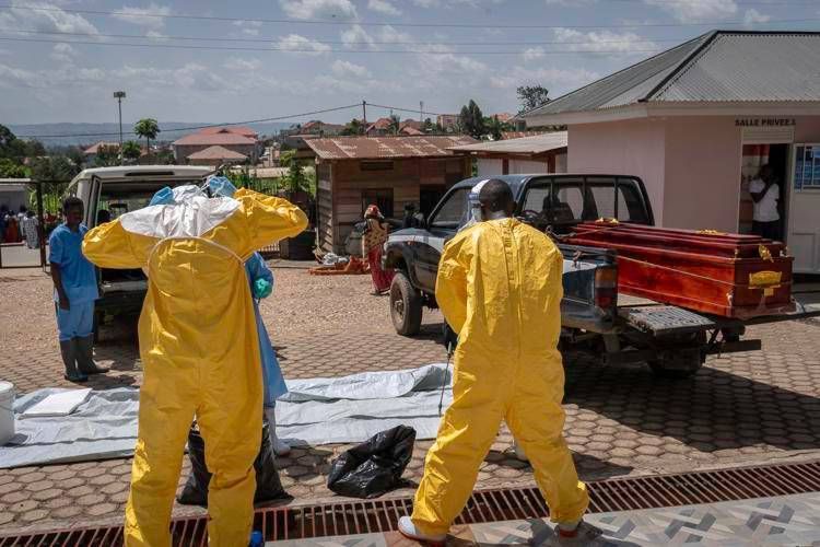 Operatori sanitari in Congo - Afp