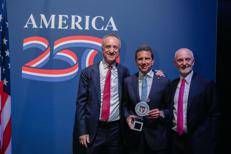 Bozzetti premiato da Niaf per impegno nella costruzione di relazioni internazionali