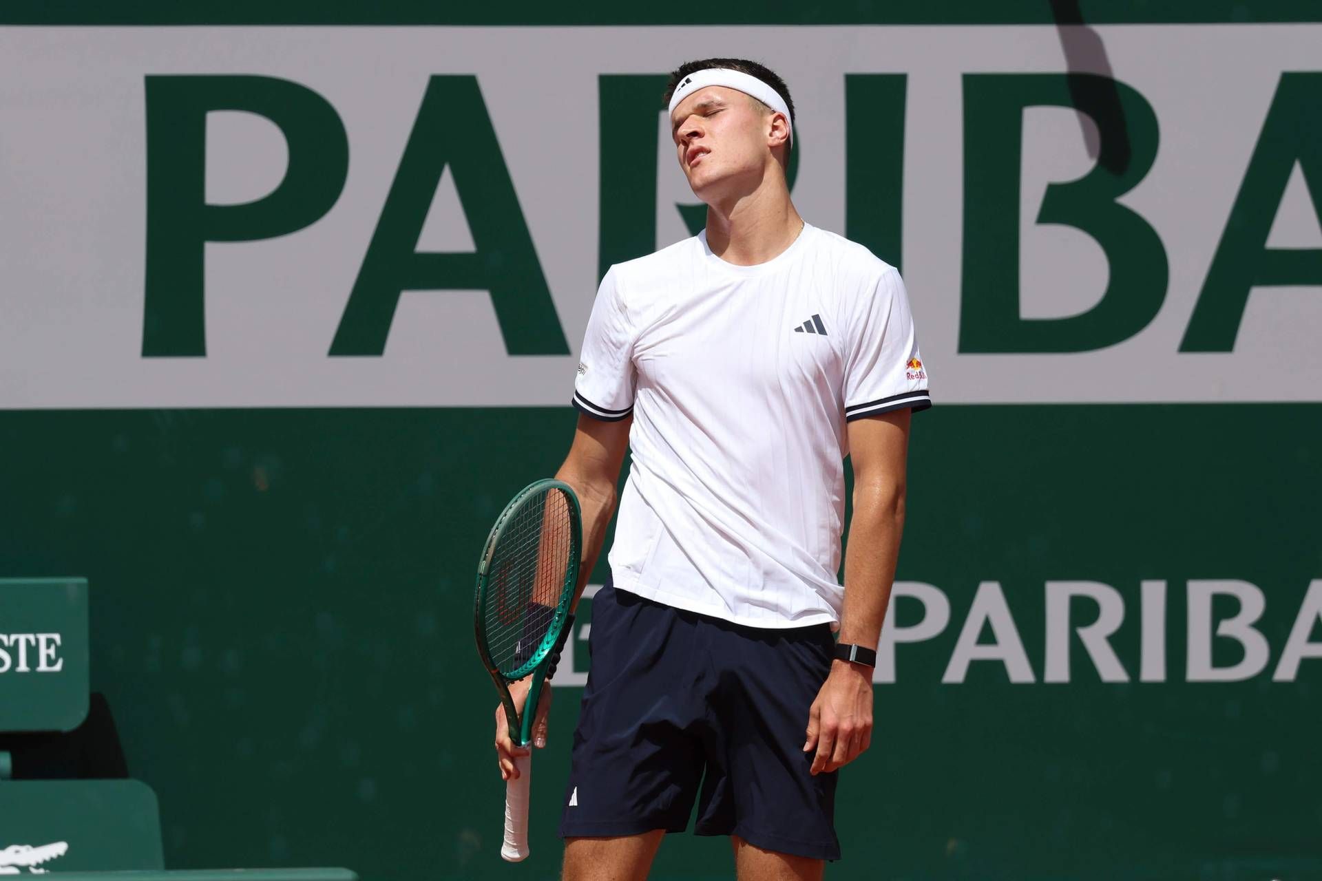 Roland Garros, Mensik eroico: batte Navone (e i crampi) e vola al terzo turno dopo 5 ore di battaglia
