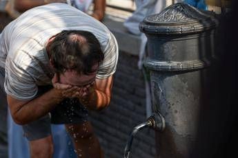 Caldo Uomo Fontana Nasone Roma Ipa Immagine in aggiornamento