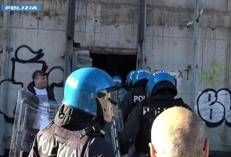 Polizia in edificio a via Tallone - (Polizia)