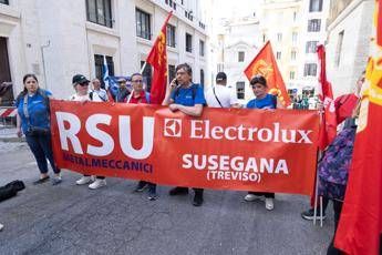 Settore del bianco: Urso chiede status strategico Ue per tutelare la filiera Made in Italy