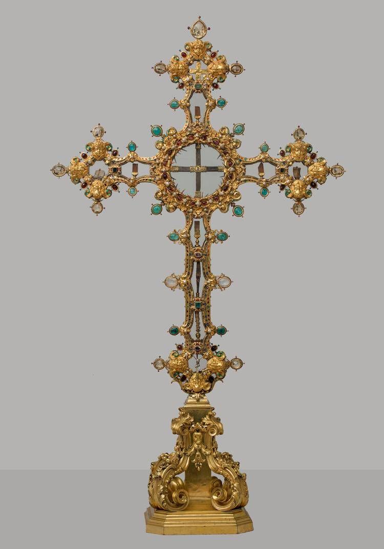 Restaurata la Croce Reliquario della Passione ispirata al leggendario 'Diamante Fiorentino'