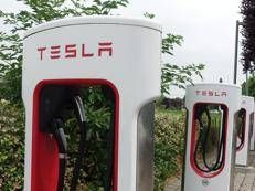 Colonnine di ricarica Tesla per auto elettriche. - Fotogramma/Ipa
