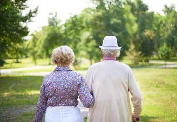 Eurispes: centenari più che raddoppiati in 16 anni in Italia e la quasi totalità vive in famiglia
