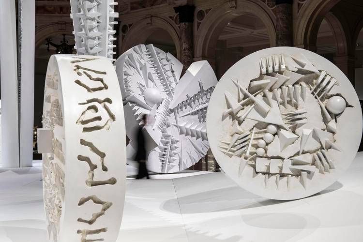 Arnaldo Pomodoro in 45 opere, alle Gallerie d'Italia di Milano il racconto di una vita nell'arte