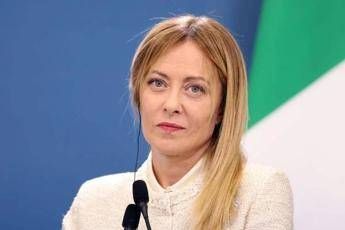 Giorgia Meloni Bandiera Italia Ipa Immagine in aggiornamento