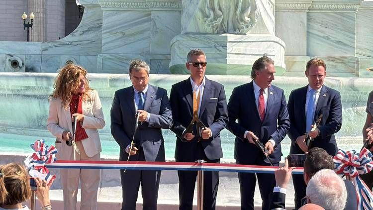 L'inaugurazione della Fontana di Colombo - Adnkronos
