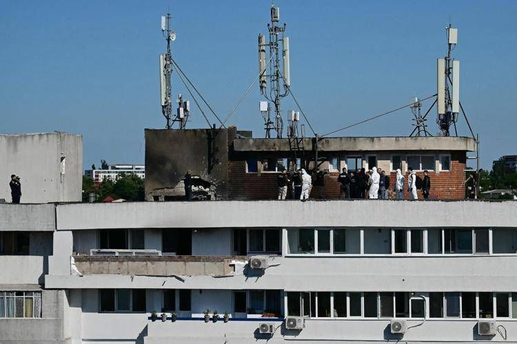 Rilievi sul palazzo colpito dal drone russo in Romania - Afp