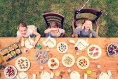 Bambini che mangiano - (123Rf)