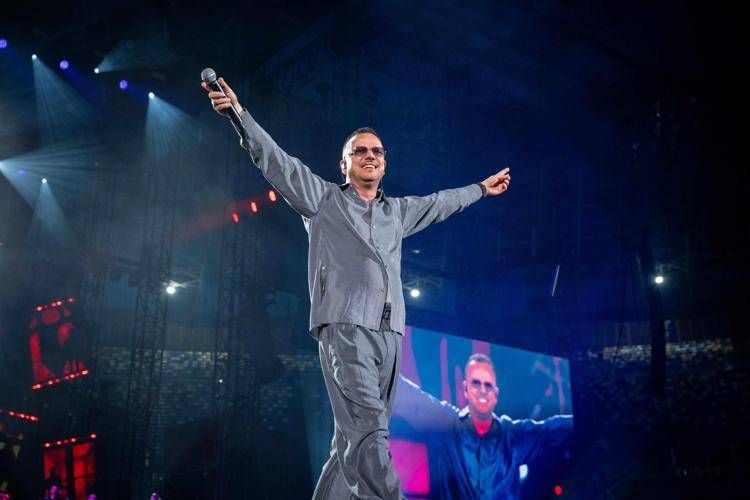 Gigi D'Alessio, domani in prima serata su Canale 5 in 'Gigi Stadio Maradona Una notte a Napoli'