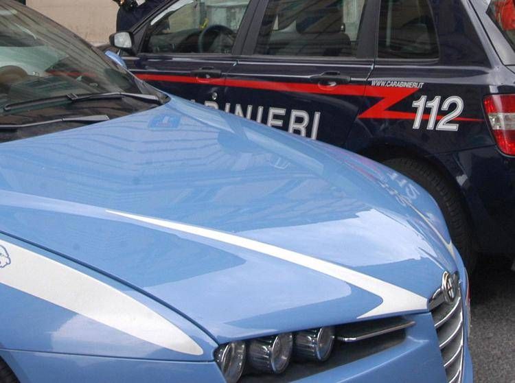 Auto di polizia e carabinieri - Fotogramma