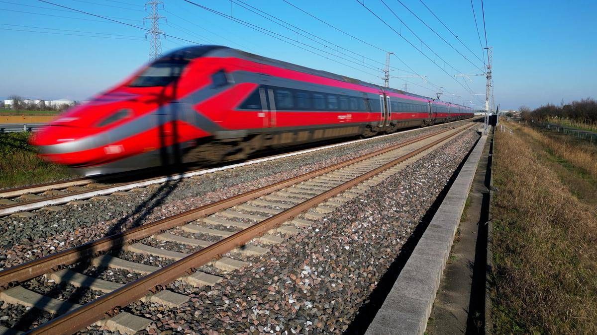 https://www.adnkronos.com/resources/02a5-20bf63ceceb2-b3e0c66754b0-1000/format/huge/ftg_ipa57981105_treno_alta_velocita.jpeg