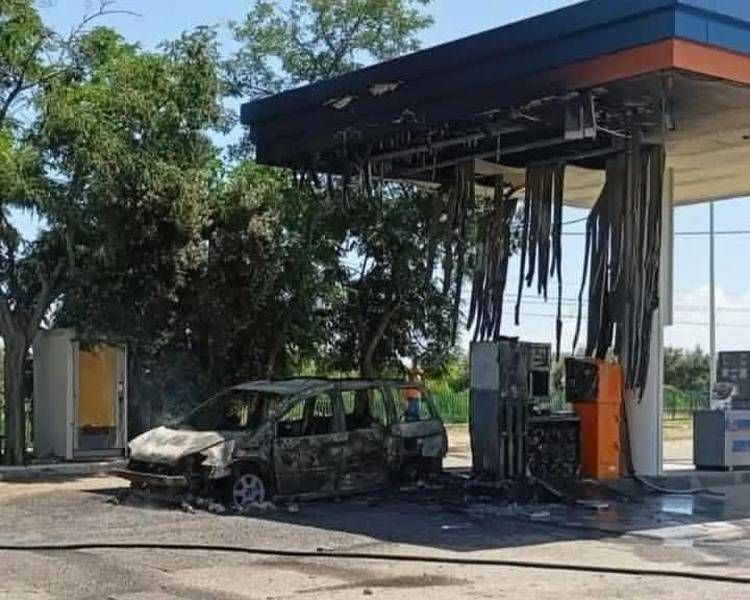 Il minivan dove sono stati trovati i corpi carbonizzati