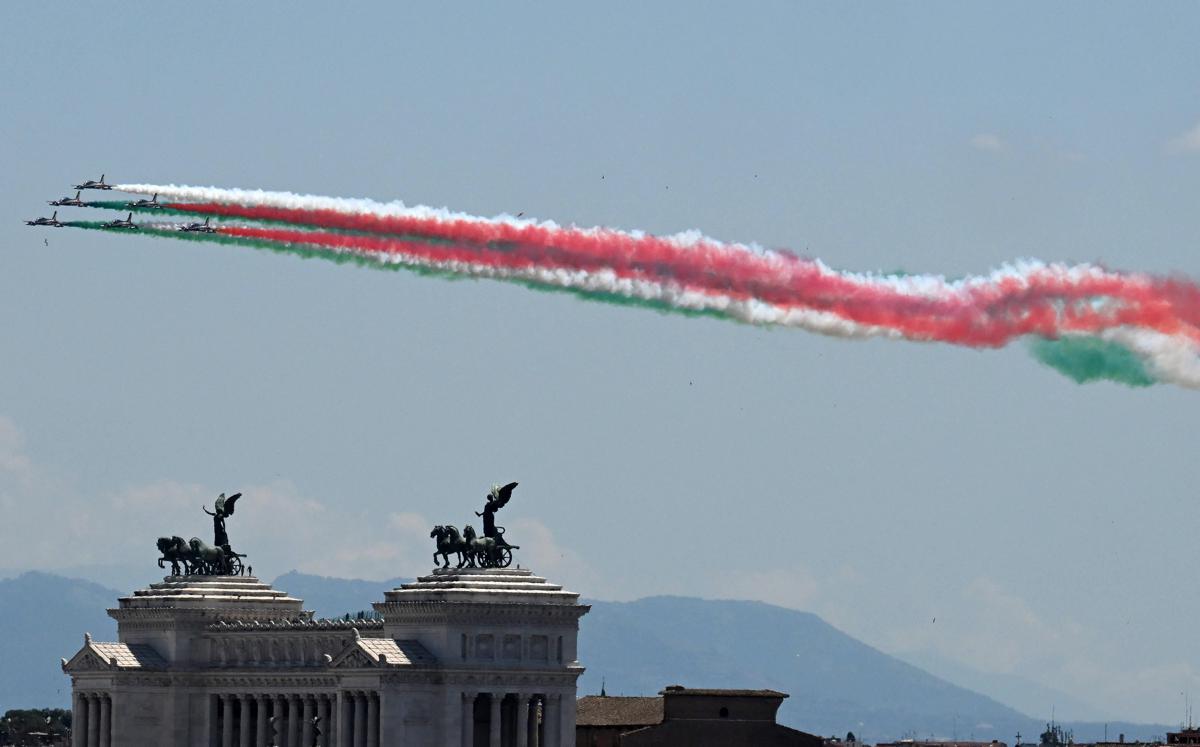 https://www.adnkronos.com/resources/02a6-20c51422d8be-89e8df5d2c99-1000/format/huge/festa_repubblica_roma_ipa_fg.jpeg