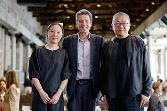 (Wang Shu, Lu Wenyu e Pietrangelo Buttafuoco - Ufficio stampa Biennale di Venezia)