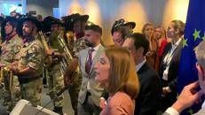 2 giugno, l'omaggio della presidente Metsola a Bruxelles - Video