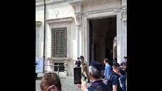 2 giugno, Bersaglieri a Palazzo Chigi: concerti in Piazza Colonna per la Festa della Repubblica - Video