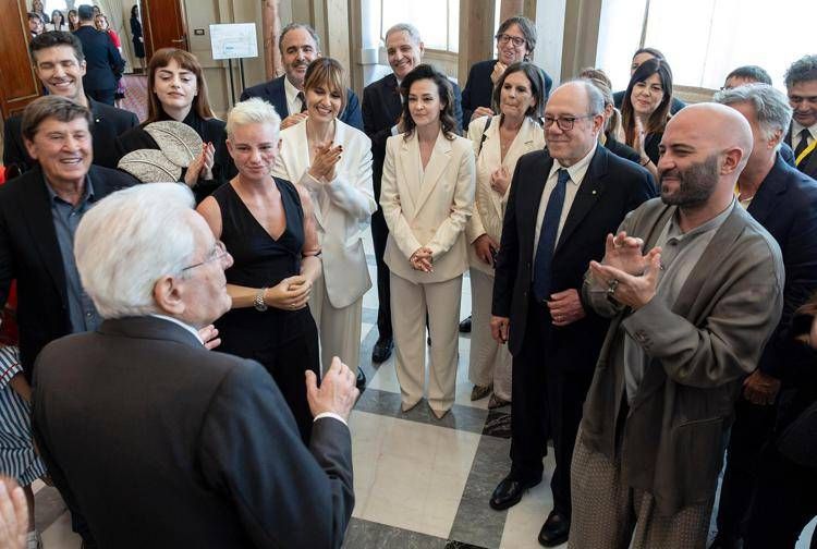 Mattarella con artisti e sportivi al Quirinale 