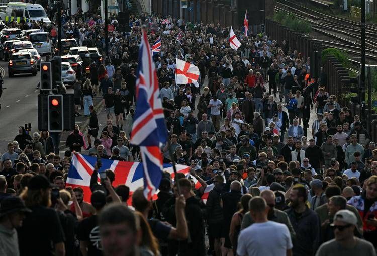 Manifestanti a Southampton, nel sud dell'Inghilterra - (Afp)