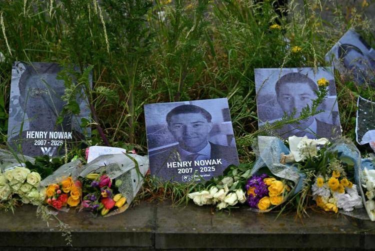 La foto di Henry Nowak e i fiori - (Afp)
