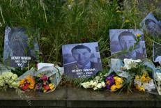 La foto di Henry Nowak e i fiori - (Afp)