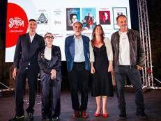Da sinistra Alcide Pierantozzi, Teresa Ciabatti, Michele Mari, Elena Rui e Matteo Nucci, a cui si aggiunge Bianca Pitzorno che era assente. - Foto ufficio stampa