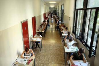Studenti che fanno la maturità - FOTOGRAMMA