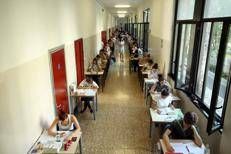 Studenti che fanno la maturità - FOTOGRAMMA