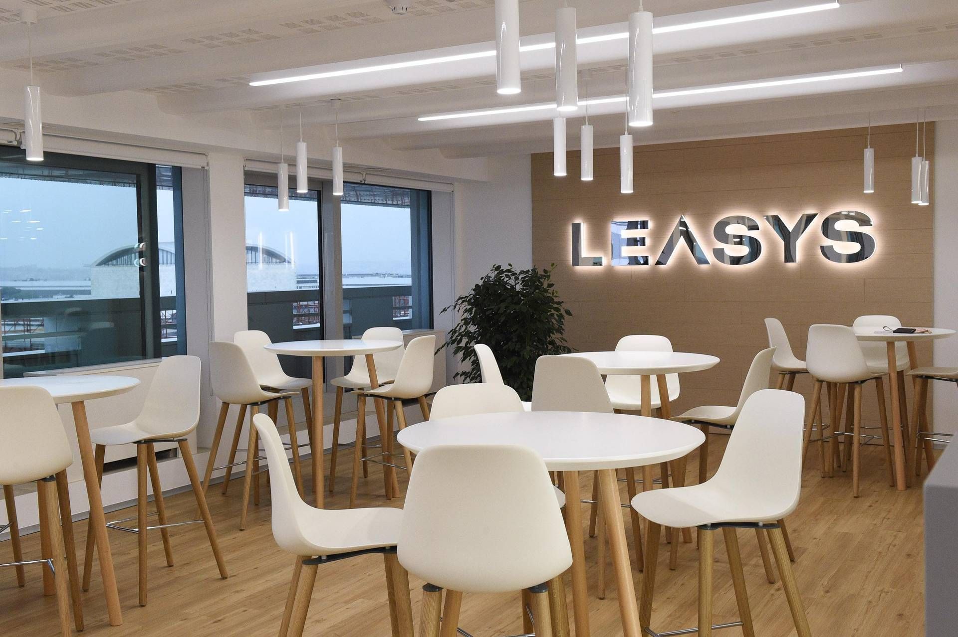 Leasys rilancia su mobilità flessibile, digitale e servizi