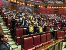 La protesta di Avs alla Camera - Adnkronos