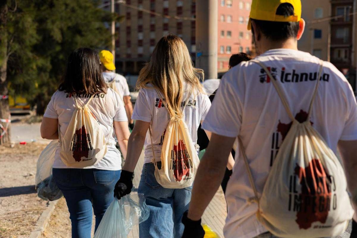 Ambiente, Ichnusa e arte sarda pcontro l'abbandono del vetro