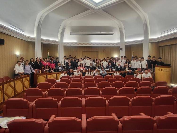 Gli studenti dei 12 istituti tecnici del settore tecnologico, indirizzo costruzioni, ambiente e territorio (cat) premiati - (foto ufficio stampa)