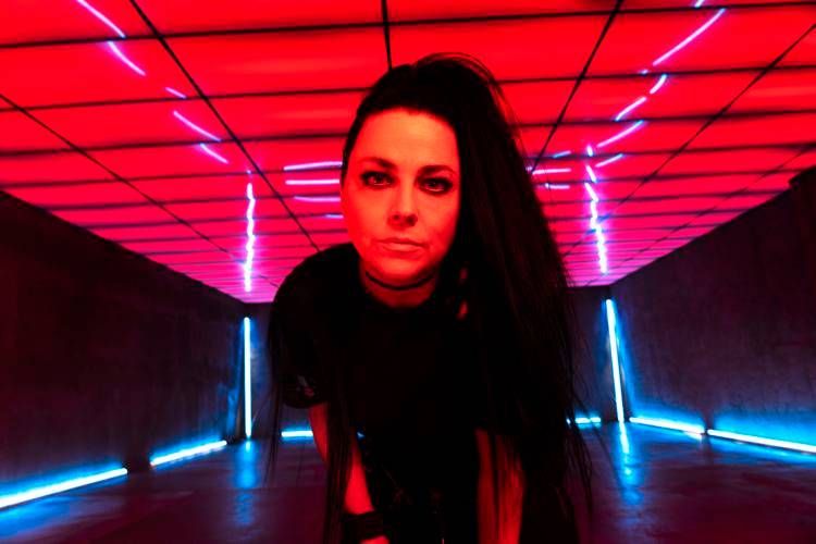 Amy Lee degli Evanescence (foto Chapman Baehler)