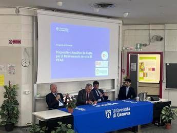 Presentazione ricerca 'Dispositivi Analitici in Carta per il Rilevamento in-situ di Pfas' - (foto ufficio stampa)