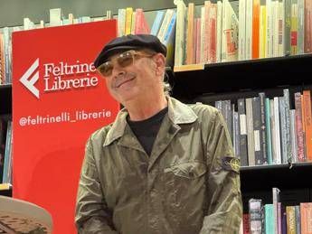 Luca Carboni: "Il mio libro è un viaggio collettivo per una generazione"