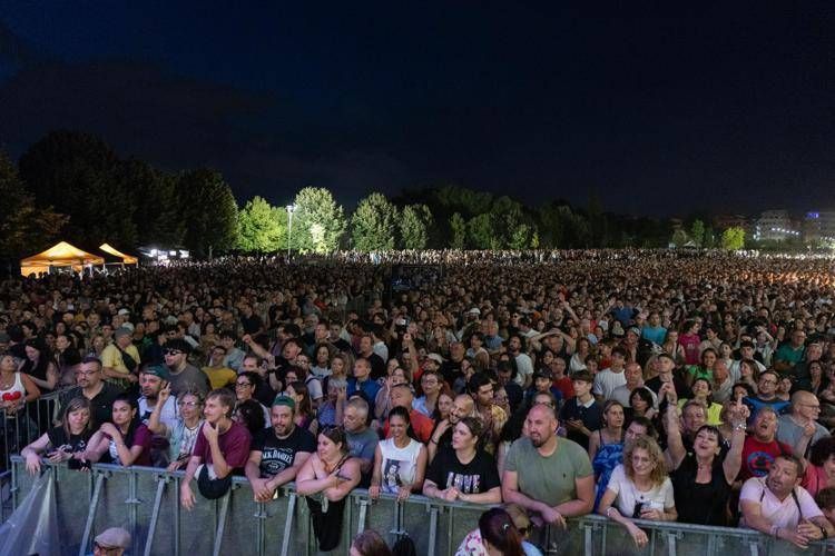 Rino Gaetano Day 2026: in migliaia a Roma per l'omaggio al cantautore