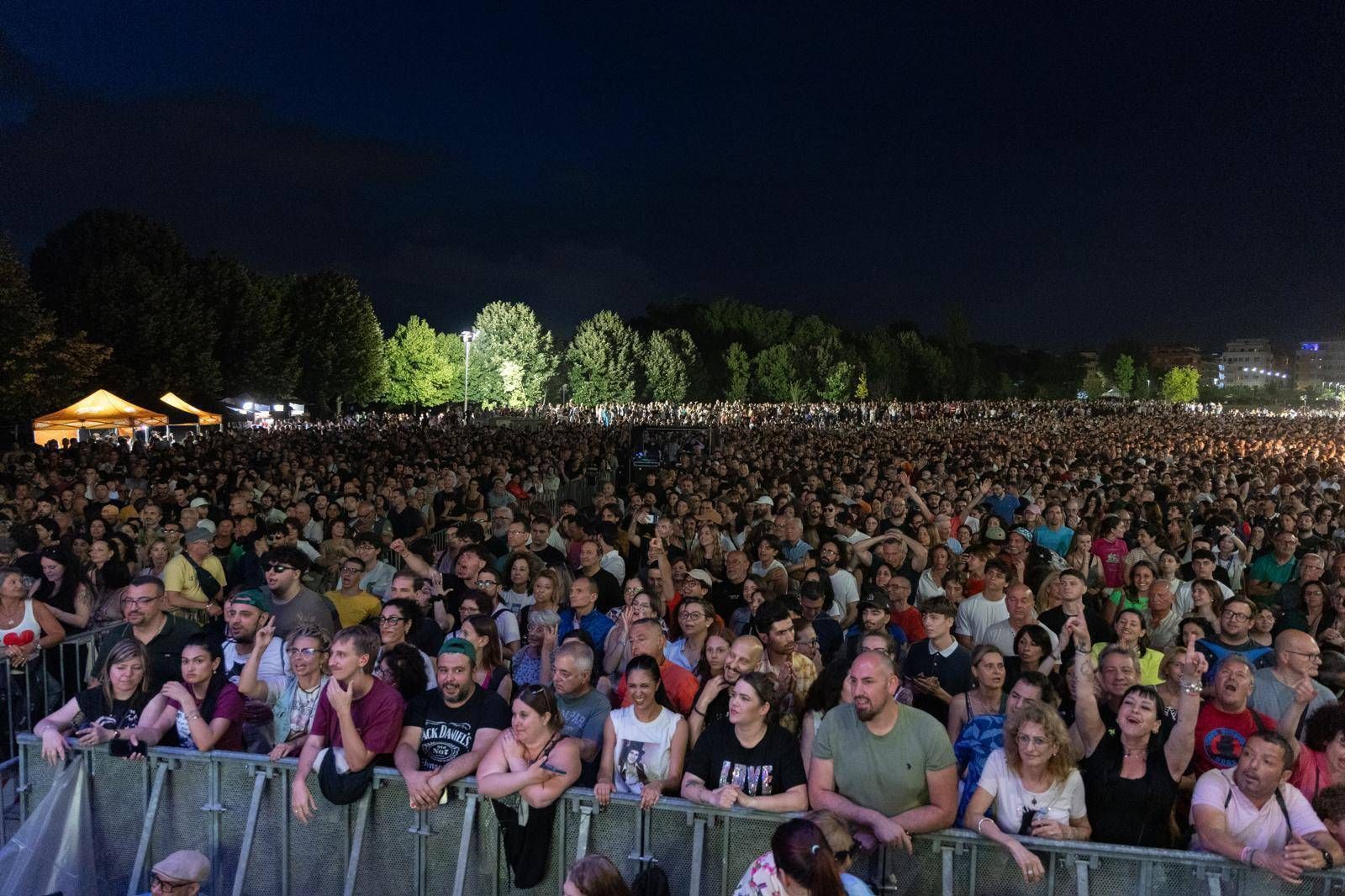 Rino Gaetano Day 2026: in migliaia a Roma per l'omaggio al cantautore