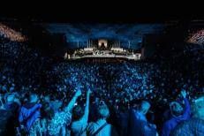 (Il momento del brindisi collettivo - Uffcio stampa Fondazione Arena Verona)