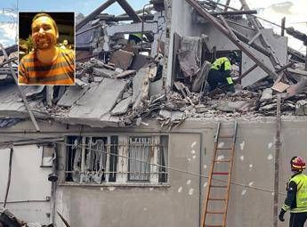 Crollo palazzina a Porto Sant’Elpidio, nel riquadro una delle vittime Giuseppe Pieroni - (Vigili del fuoco e Facebook)