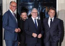 Il cancelliere tedesco Merz, il presidente ucraino  Zelensky, il primo ministro Starmer e il presidente francese Macron. - Fotogramma Ipa