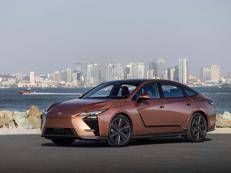Lexus ES 2026, la berlina di lusso guarda al futuro