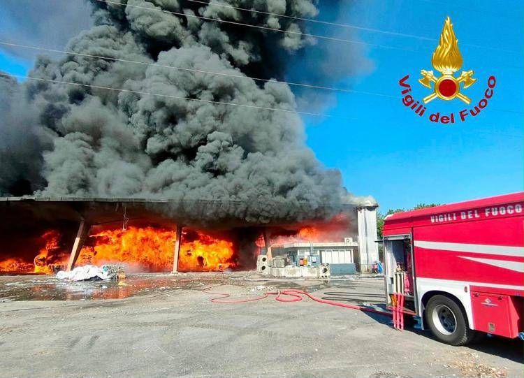 L'incendio a Vicopisano - Vigili del Fuoco