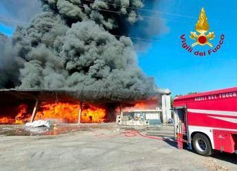 Incendio Vicopisano Vvff Immagine in aggiornamento