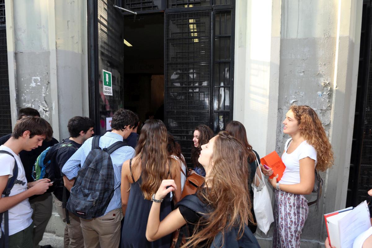 https://www.adnkronos.com/resources/02a6-20d190b8f413-2af85383d38e-1000/format/huge/maturita_prima_prova_di_italiano_al_liceo_parini.jpeg